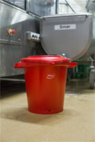 Vikan Emmer 20L Rood &ndash; Hygi&euml;nische Kunststof Emmer met Tuit, Maatverdeling &amp; RVS handvat